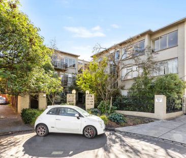 Treetop Views and Parkside Living in the Heart of Windsor - Photo 5