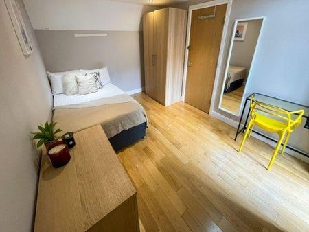 4 bedroom terraced house to rent - Photo 3