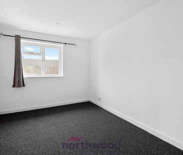 3 bedroom end of terrace house to rent - Photo 3