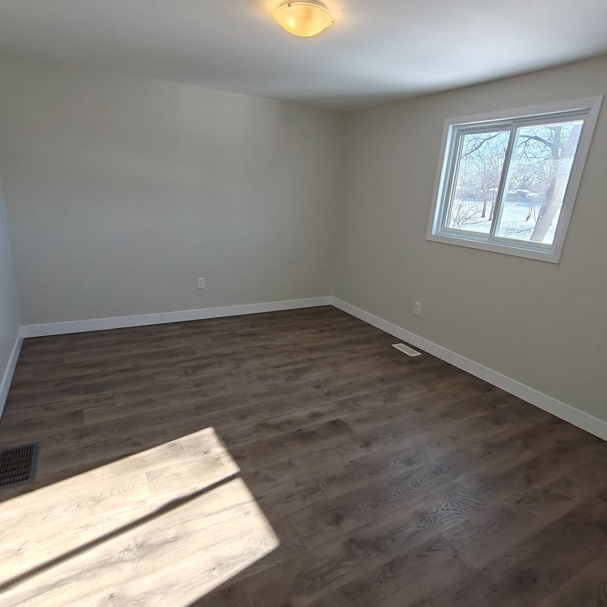 For Lease - 681 Galloway Crescent, London South, Ontario - Photo 1