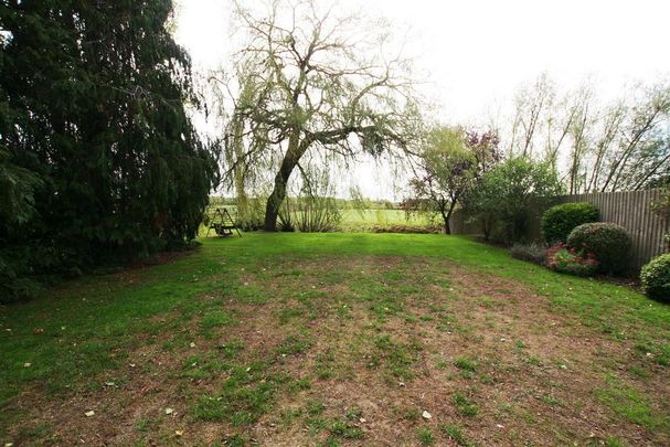 4 bedroom barn conversion to rent - Photo 1