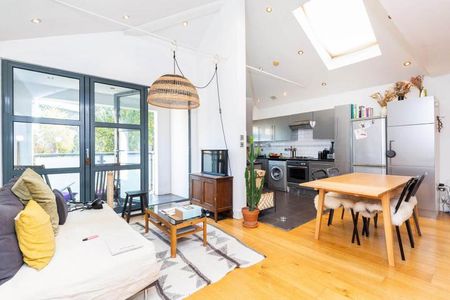 Large studio space with balcony and roof terrace in the heart of Bethnal Green - Photo 4