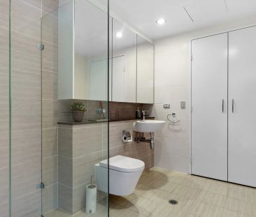 Stylish Skyline Apartment with City Fringe Conveniences & Sweeping ... - Photo 5