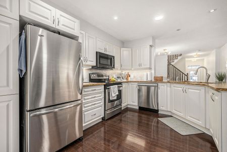 For Lease - 284 Par-La-Ville Circle, Stittsville - Munster - Richmond, Ontario - Photo 4