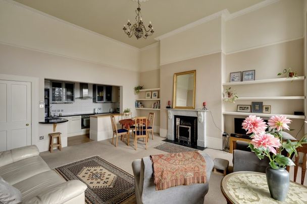 2 Bed Flat - Photo 1