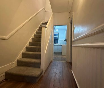 4 Bed Terraced House, Horns Road, IG6 - Photo 5