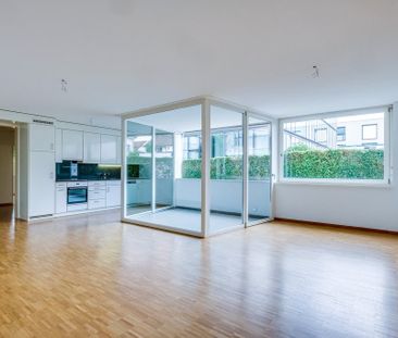 Moderne Wohnung nähe Gemeindezentrum in Reinach - Photo 1