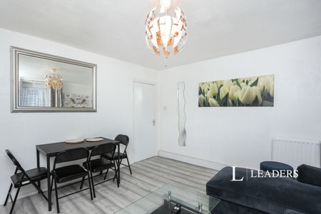 2 bedroom apartment to rent Barville Close, London, SE4 - Photo 2