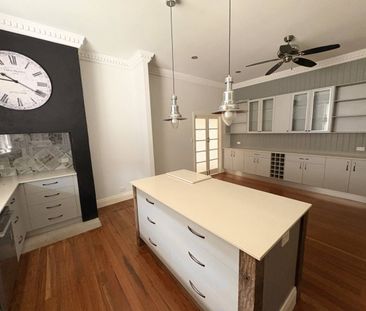 STYLISH 2 BEDDER STEPS FROM THE PARK AND THE NEW GRAFTON POOL - Photo 6