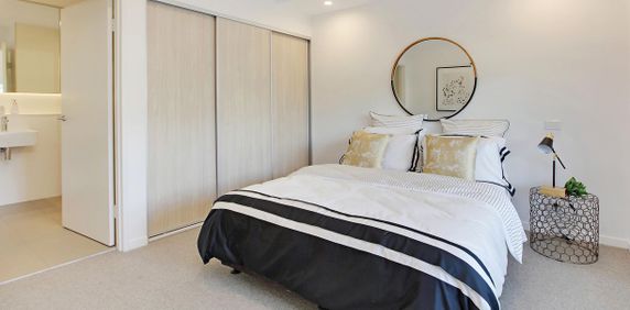 Modern 2 Bedroom + Study! - Photo 2