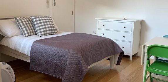 Studio to rent - Photo 2