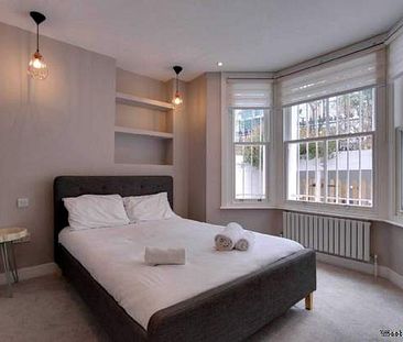 2 bedroom property to rent in London - Photo 2