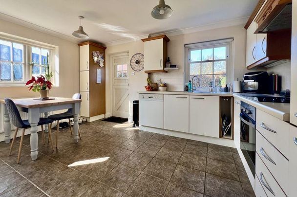 3 bedroom semi-detached house to rent - Photo 1