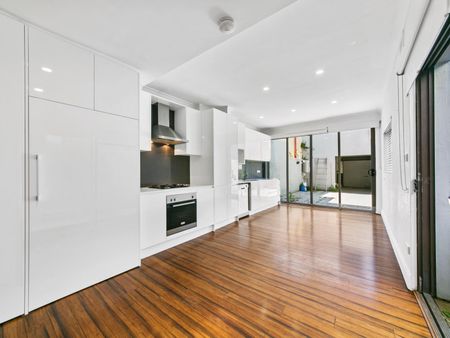 940 Elizabeth Street, Zetland NSW 2017 - House For Rent | Domain - Photo 3