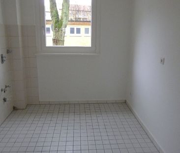 Willkommen im Erdgeschoss: Helle Wohnung mit Balkon zum Entspannen - Photo 6
