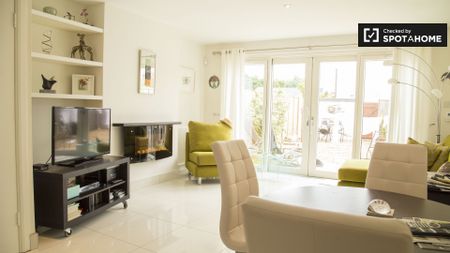 Inviting room in 3-bedroom apartment in Killester, Dublin - Photo 5