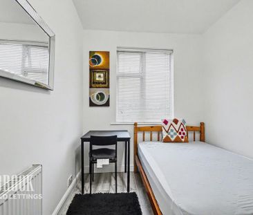 1 bedroom in a house share to rent - Photo 5