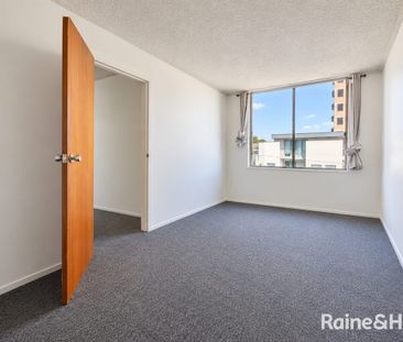 One-Bedroom Apartment Moments from UNSW & Light Rail - Photo 2