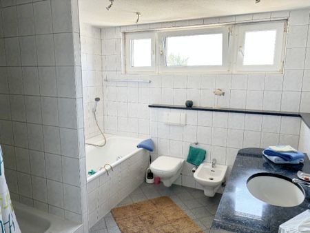 Krefeld Dießem-Lemheide! Ca. 164m², 2 PKW-Stellplätze und Hinterhoflage, pauschale Miete! - Foto 3