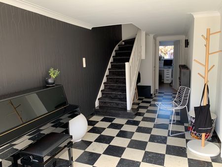 Mooie bel-etagewoning in rustige buurt met 3 slpks., tuin en ruime garage - Photo 4