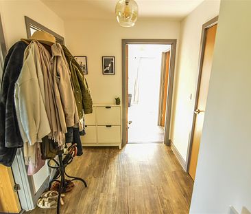 2 Bed Flat - Photo 6