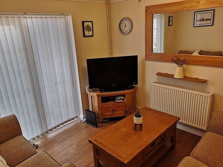 1 bedroom in a house share to rent - Photo 2
