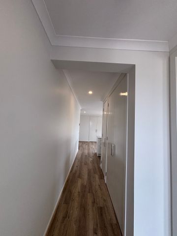 Modern 3-Bedroom Family Home with 2 Bathrooms and Garage - Photo 3