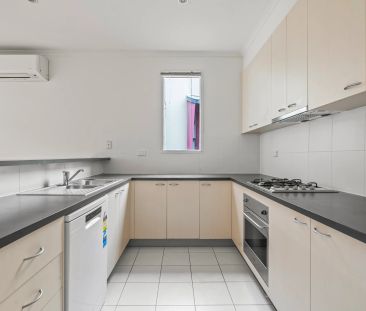 Spacious Two-Bedroom Townhouse in the Heart of Cheltenham - Modern ... - Photo 5