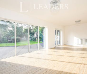 4 bedroom bungalow to rent Twin Oaks Drive, Sutton-in-Ashfield, NG17 - Photo 2