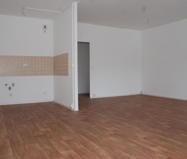 Hier lädt ein großer Wohn-/Essbereich zum Verweilen ein - Photo 5