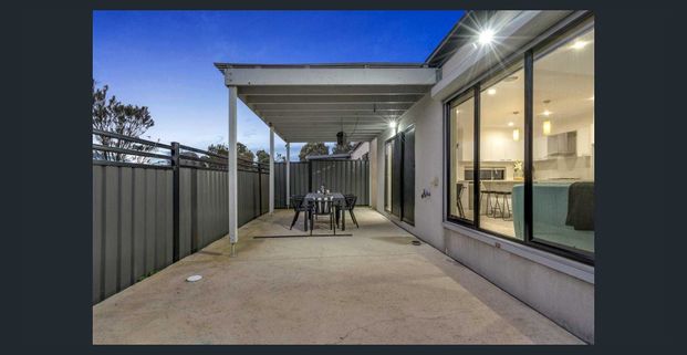 Beautiful Family Home in Prime Location – Space, Style & Comfort! - Photo 1