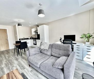 1 Bed Flat, Southwood House, M5 - Photo 2