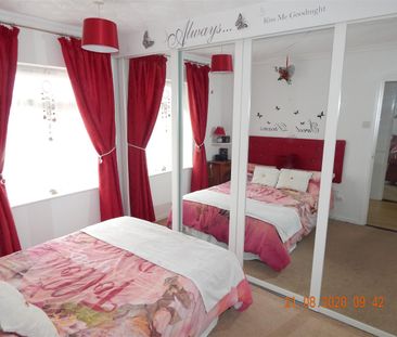 Forest View, Redditch - Photo 3