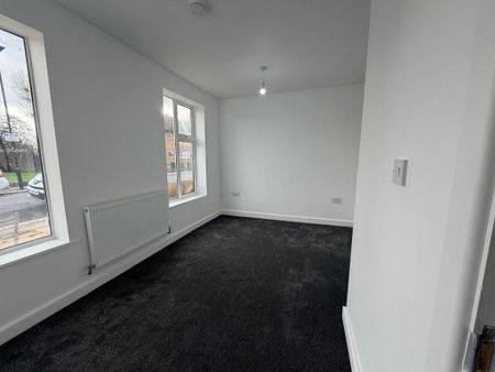 5 bedroom semi-detached house to rent - Photo 2