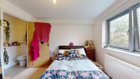 2 bedroom flat to rent - Photo 2