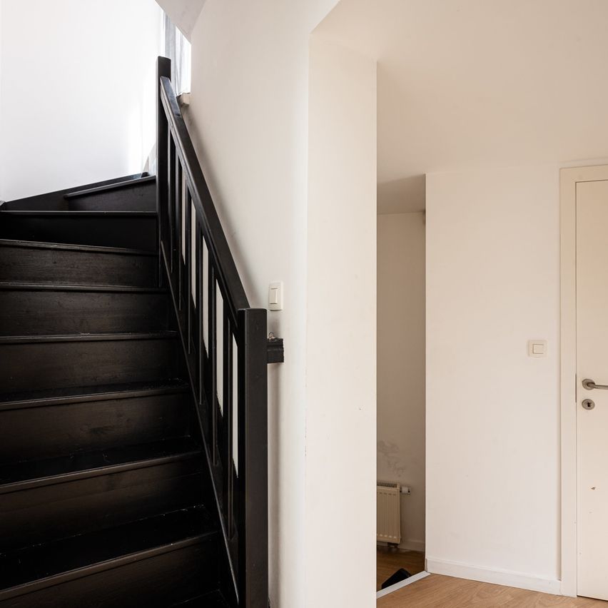 Lichtrijke gerenoveerde hoekwoning te Gent - Photo 1