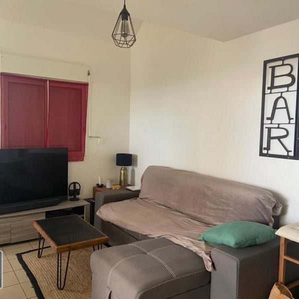 Location Appartement 2 pièces 44m² ST JOSEPH 97480 - Photo 1