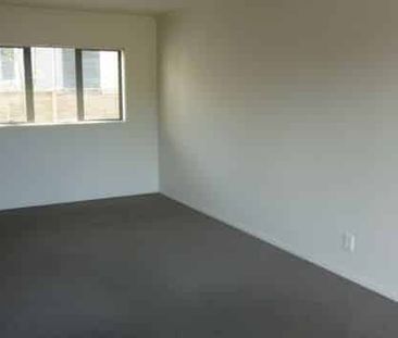 Modern 3-Bedroom Townhouse in Secure Complex! - Photo 3