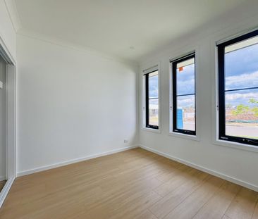 Newly Completed 4 Bedroom Home - Ducted Air Con, Solar Panels, Alfr... - Photo 5