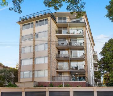 Renovated large one bedroom unit - Photo 3