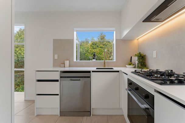 Forrest Hill - Photo 1