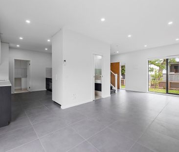 A SPACIOUS FAMILY RETREAT – TOWNHOUSE LIVING AT ITS BEST - Photo 3