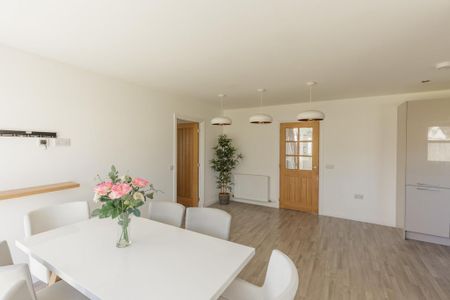 4 bedroom detached house to rent - Photo 4