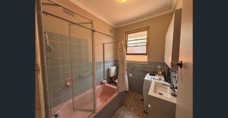 TWO-BEDROOM APARTMENT IN A GREAT LOCATION! - Photo 5