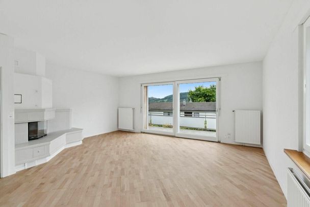 Generous single-family house with panorama, garden and plenty of space to develop - Photo 1