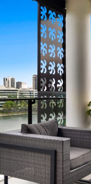 Fully Furnished River Front Two Bedroom Apartment with Two Car Parks - Photo 1
