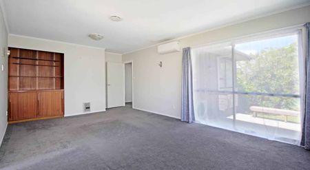 Spacious 3 Bedroom Home In Mt Wellington - Photo 3