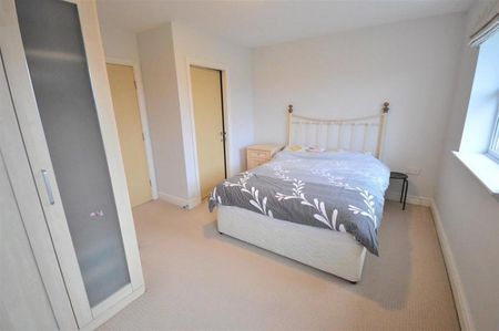 4 Bedroom Terraced To Let - Photo 3