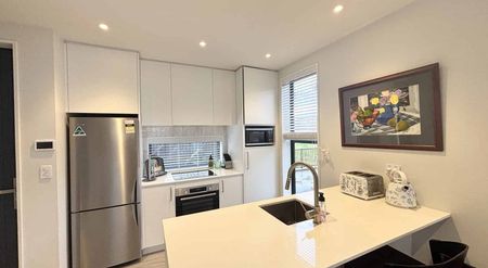 Stylish Furnished Home - short or long term! - Photo 5