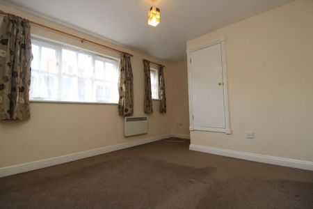 2 bedroom semi-detached house to rent - Photo 2
